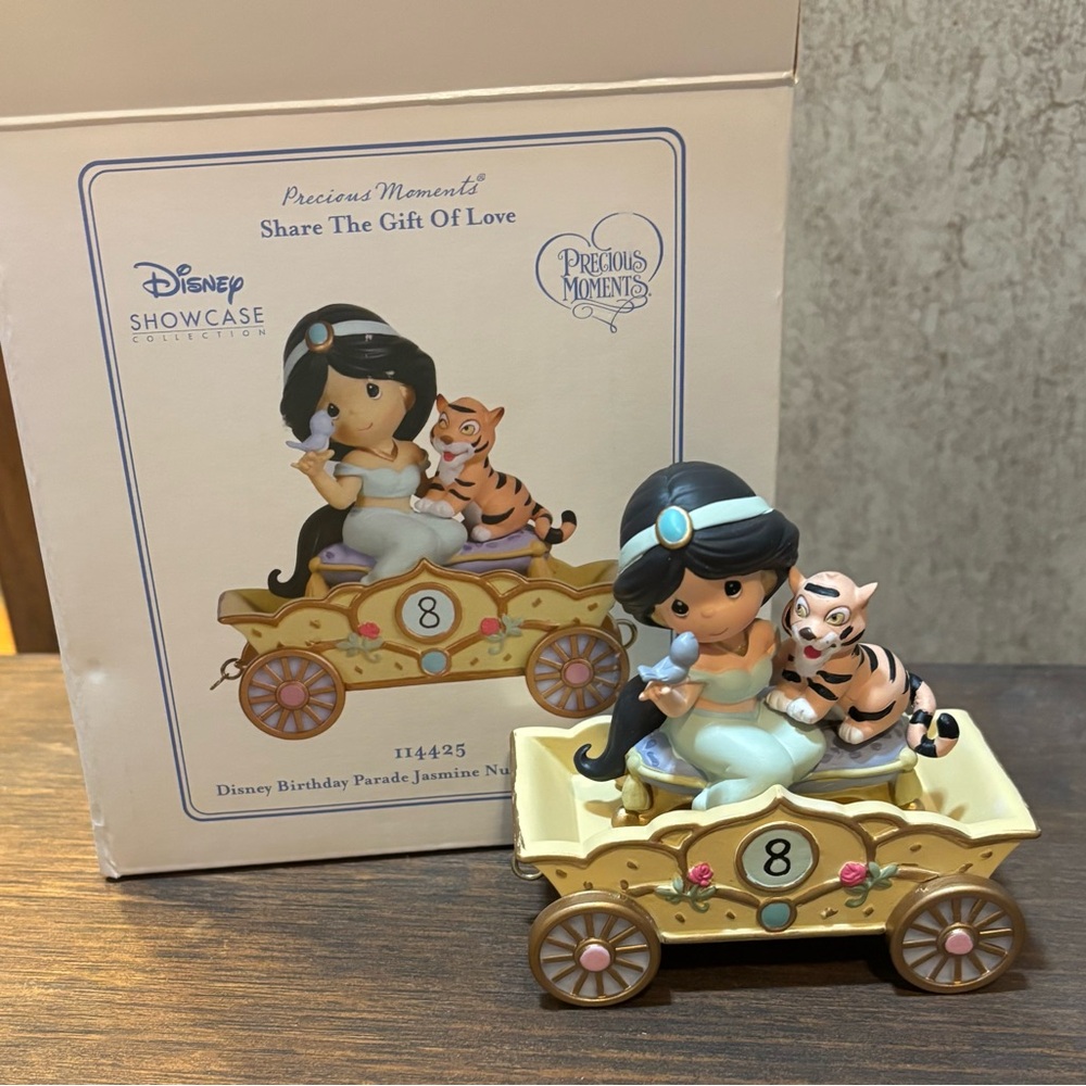 NEW IN BOX- Precious Moments Disney Showcase Jasmine birthday Train